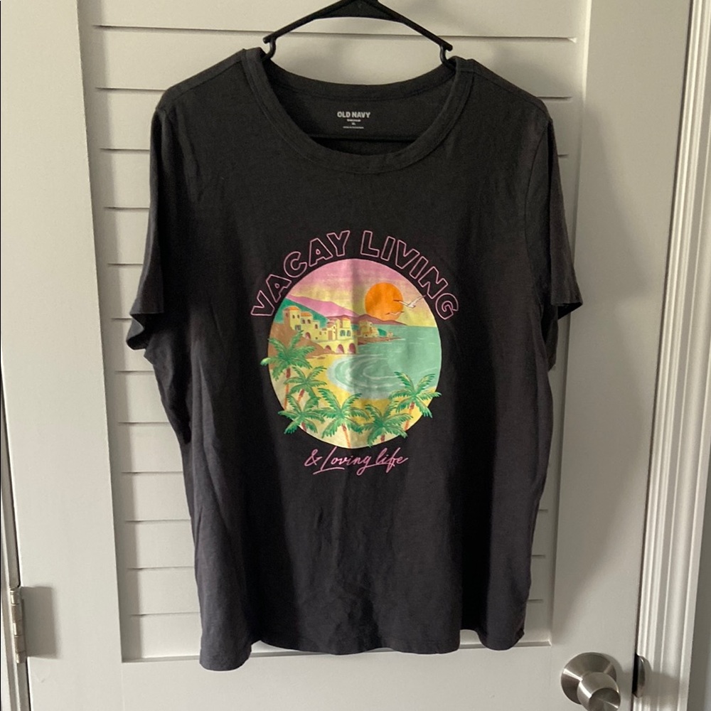 Old Navy Vacay Living Tshirt size XL